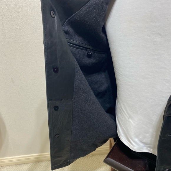 Coach Black Leather Jacket Men's Size Large
100% Leather With Wool Blend Liner - Picture 8 of 12